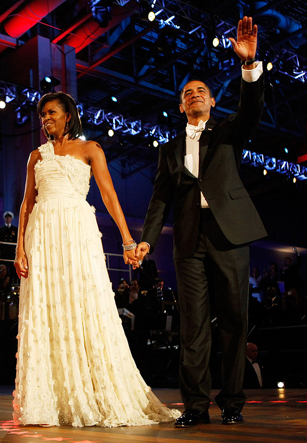 זוג חד פעמי. ברק ומישל אובמה בטקס ההשבעה הראשון, לפני שמונה שנים (צילום: גטי אימג'ס)