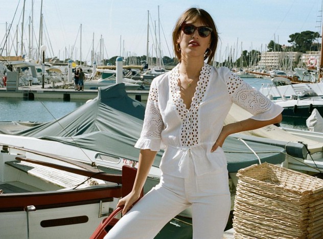 ככה פותחים את הקיץ. הבלוגרית והמעצבת ז'אן דמאס בג'ינס הלבן של העונה (צילום: rouje)
