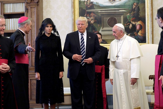 באותו הזמן בוותיקן: דונלד וטראמפ מבקרים את האפיפיור (צילום: AP)