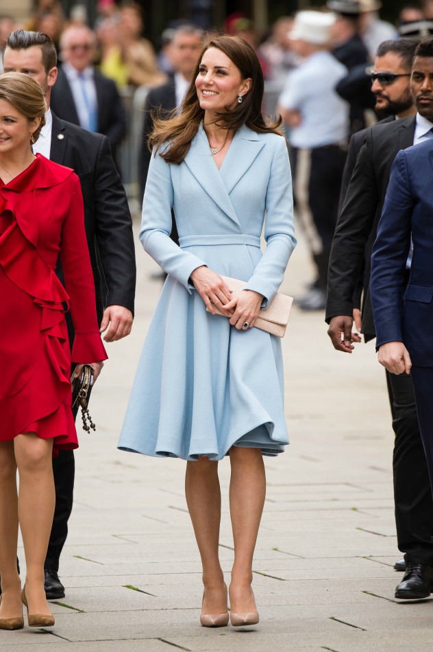 שבוע לפני החתונה של פיפה, קייט מידלטון לובשת וויקסטד. האם זהו רמז לבאות? (צילום: Jeff Spicer/Getty Images)