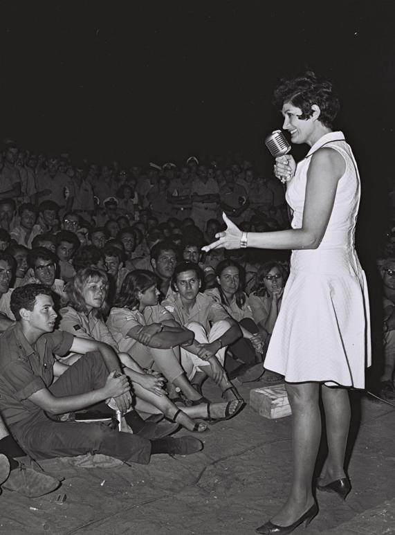 יפה ירקוני בהופעה, 1967 | צילום: דוד אלדן, לשכת העיתונות הממשלתית
