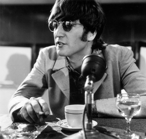 חיפושית עם משקפיים | ג'ון לנון | צילום: גטי אימג'ס