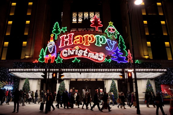 בית הכלבו סלפרידג'ס לונדון לקראת חג המולד ועונת הסיילים | צילום: גטי אימג'ס