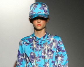 אזעקת טרנד: כובעי המצחייה מהניינטיז חוזרים