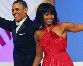 פירסט ליידי אין רד: השמלה הלוהטת של מישל אובמה בטקס ההשבעה
