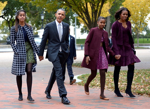 בנות משפחת אובמה מיישמות את הטרנדים לסתיו חורף 2013 (צילום: גטי אימג'ס)
