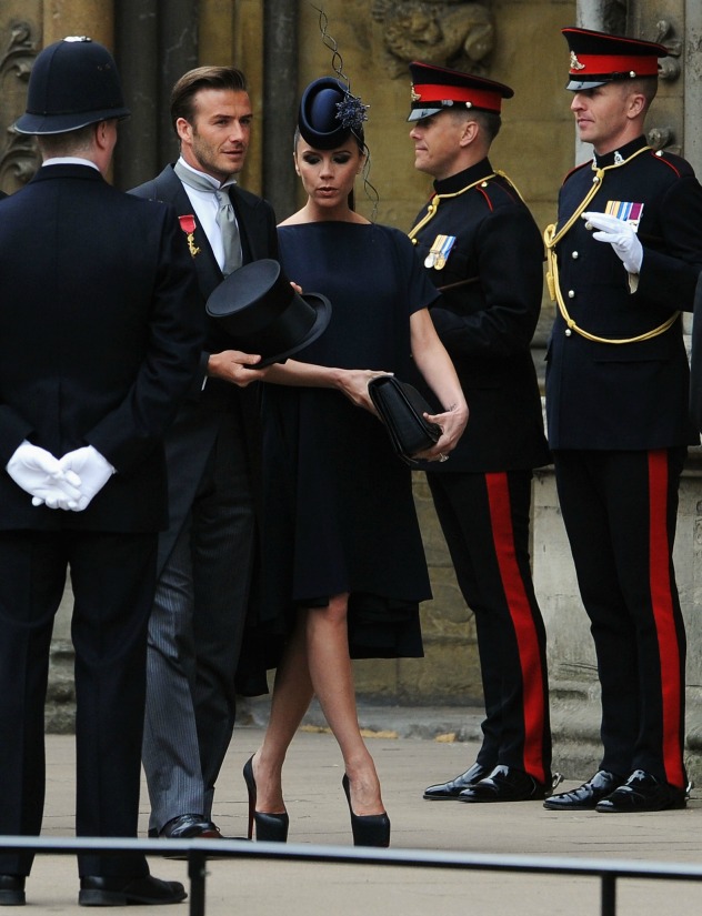 ויקטוריה ודיוויד מגיעים לחתונה המלכותית של קייט וויליאם (צילום: גטי אימג'ס)