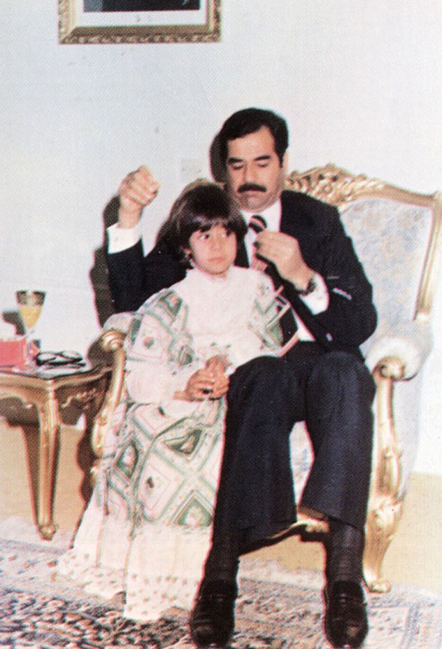 סדאם חוסיין ובתו הבכורה רג'אד בימים טובים יותר (צילום: גטי אימג'ס)