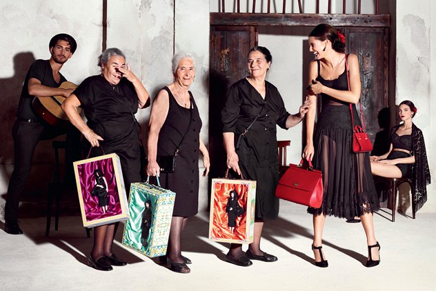 הנשים של דולצ'ה עושות קניות במקפיין החדש