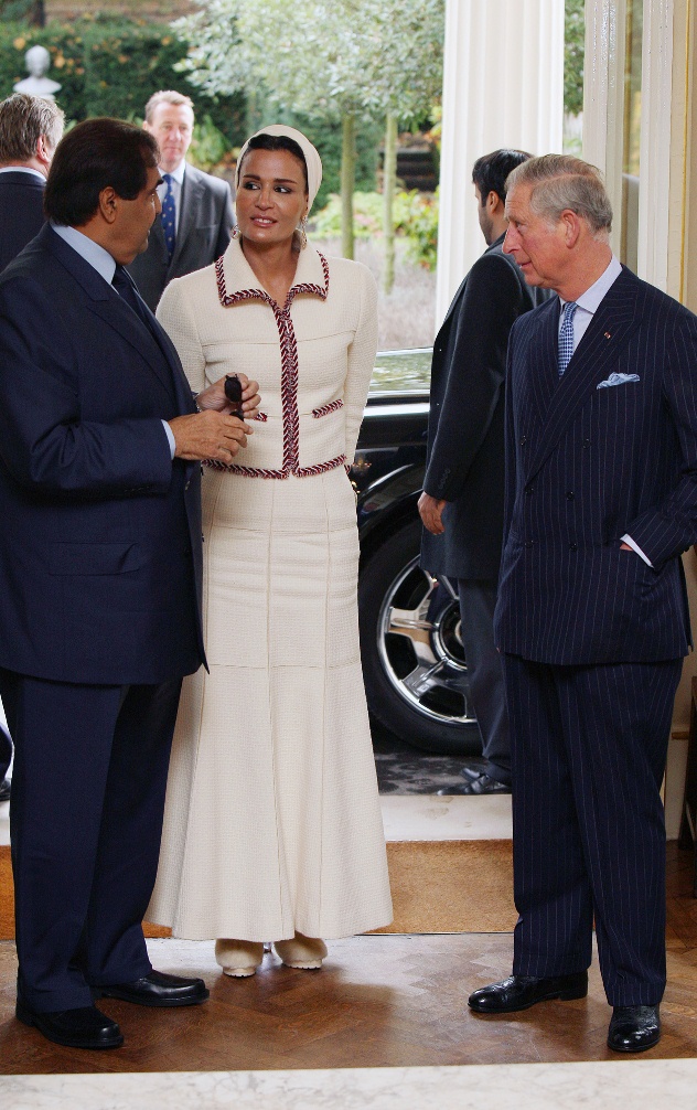 עם הידיד, הנסיך צ'ארלס. מדהימה בלבן (צילום: גטי אימג'ס)