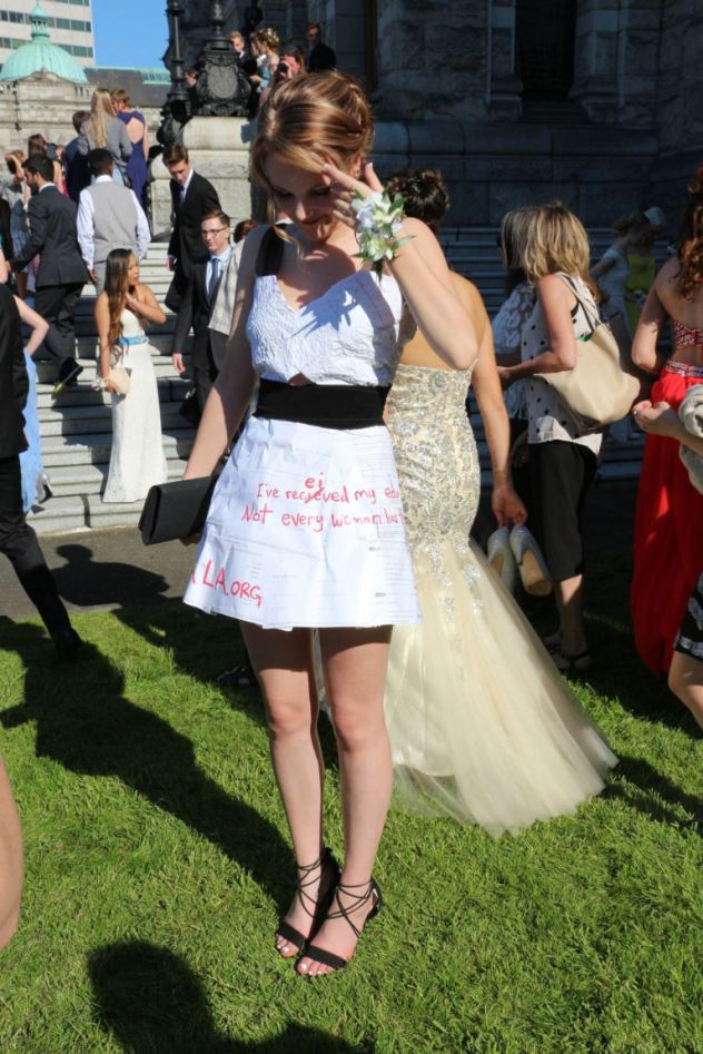 יצאה מלכה. ארין פייזלי בפרום עם השמלה המדוברת (צילום: ארין פייזלי)