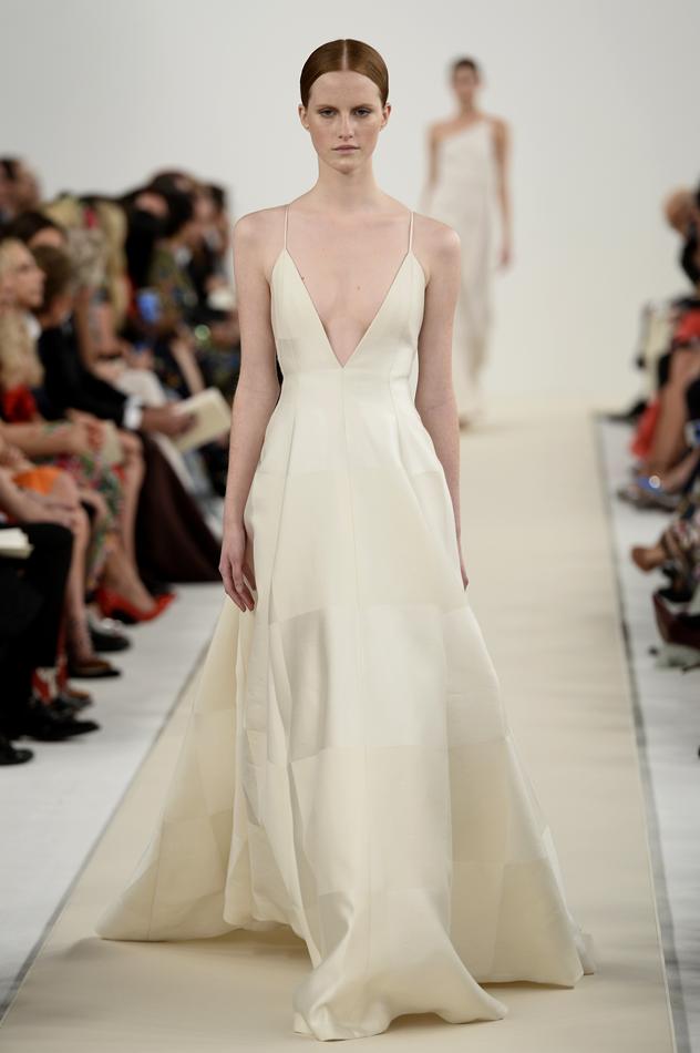 שמלה של ולנטינו, כי אם ניקי הילטון מתחתנת בולנטינו, גם רפאלי יכולה (צילום: גטי אימג'ס)