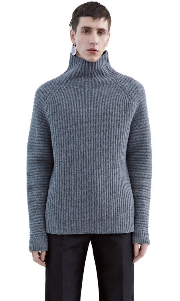 גם הסוודר שדרייק לובש בקליפ hot bling bling שייך למותג (צילום: מתוך האתר)