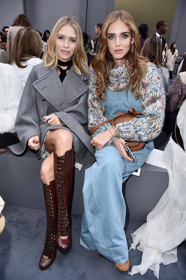 הבלוגריות תפסו את כל המושבים הראשונים. קיארה פראני ולנה פרמינובה בשבוע האופנה בפריז (צילום: גטי אימג'ס) 