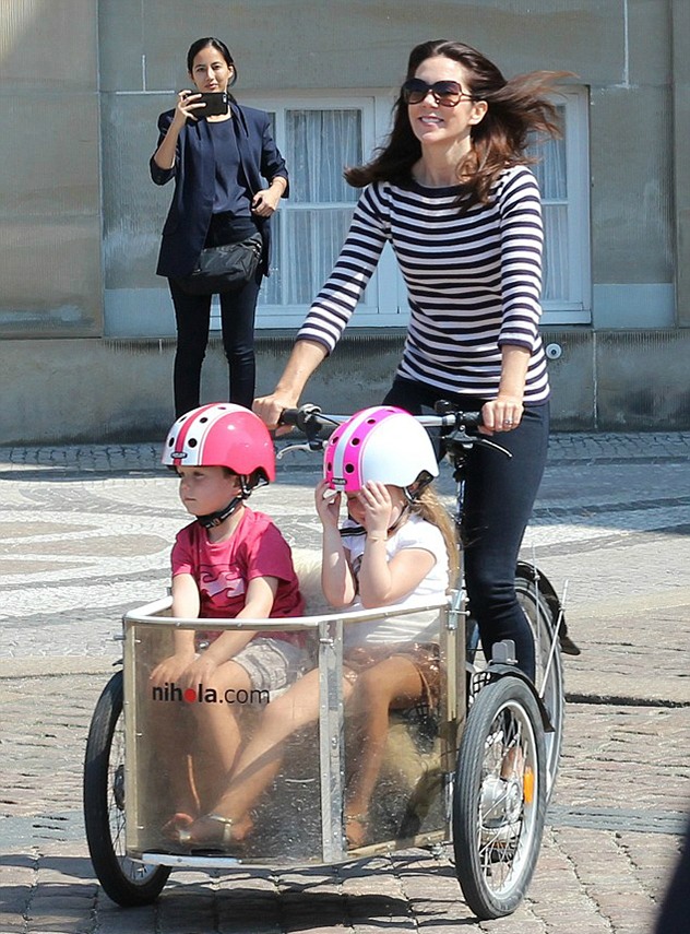 לא, זו לא קייט, אלא מרי ברחובות קופנהגן (צילום: אינסטגרם dinamarca.royals)