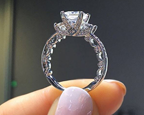 ללכת שבי אחריה: טבעת האירוסין הכי פופולרית באינטרנט