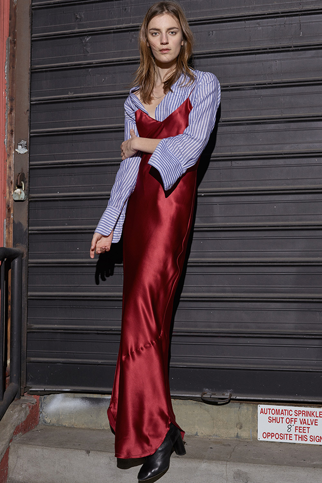 שמלת סליפ ממשי אדום של נילי לוטן. תו תקן עשיר וטרנדי (צילום: נילי לוטן)