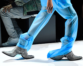 צעד קדימה, שניים אחורה: הנעליים הכי הזויות בשבוע האופנה