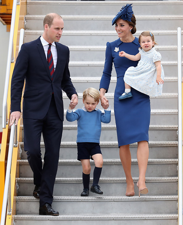 משפחת המלוכה מגיעה לקנדה ואתרי האופנה מתרגשים משילובי הצבעים (צילום: גטי אימג'ס)