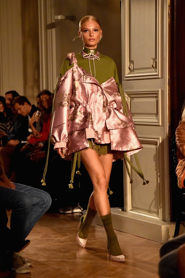 תצוגת האופנה של פומה. השילוב של ורוד וסטאן הוא מדויק כל כך (צילום: גטי אימג'ס)