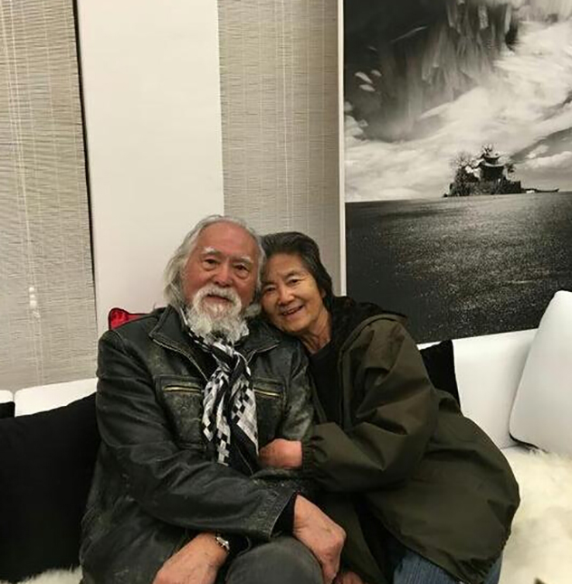 וואנג עם אשתו זה 48 שנים. שומרים על הגלחת (צילום: אינסטגרם)