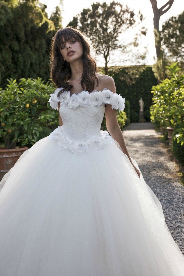 להצטלם לשמלות כלה פחות עושה לה את זה. מתוך צילומי ל-Dovita bridal  (צילום: אלכס ליפקין)