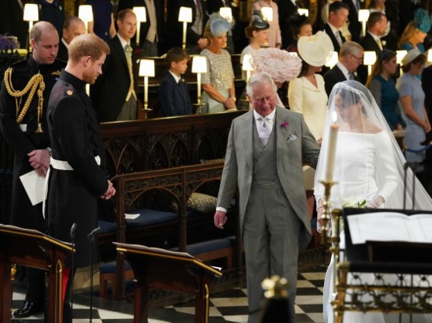 הנסיך צ'ארלס מלווה את מייגן (צילום: Jonathan Brady - WPA Pool/Getty Images)