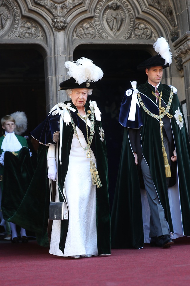 המלכה והנסיך וויליאם בלוק מלכותי (צילום: גטי אימג'ס)