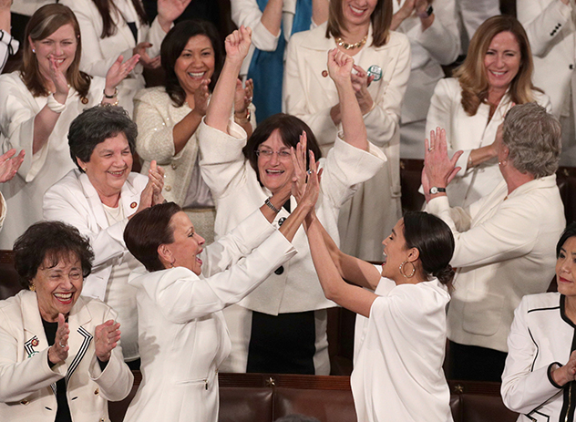 הנשים הדמוקרטיות הגיעו כולם בלבן (צילום: Alex Wong/Getty Images)