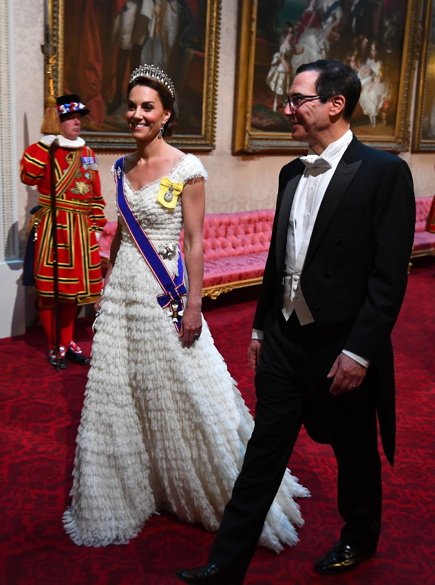קייט בשמלת הנשף (צילום: Victoria Jones/PA Wire Getty Images)