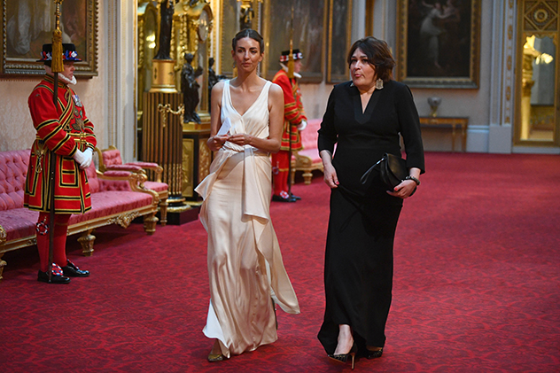 רוז מגיעה לנשף המלכותי בארמון (צילום: Victoria Jones לגטי אימג'ס)