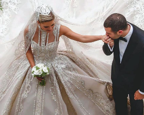 מברוק: אביו של החתן עיצב לכלה שמלה מטורפת