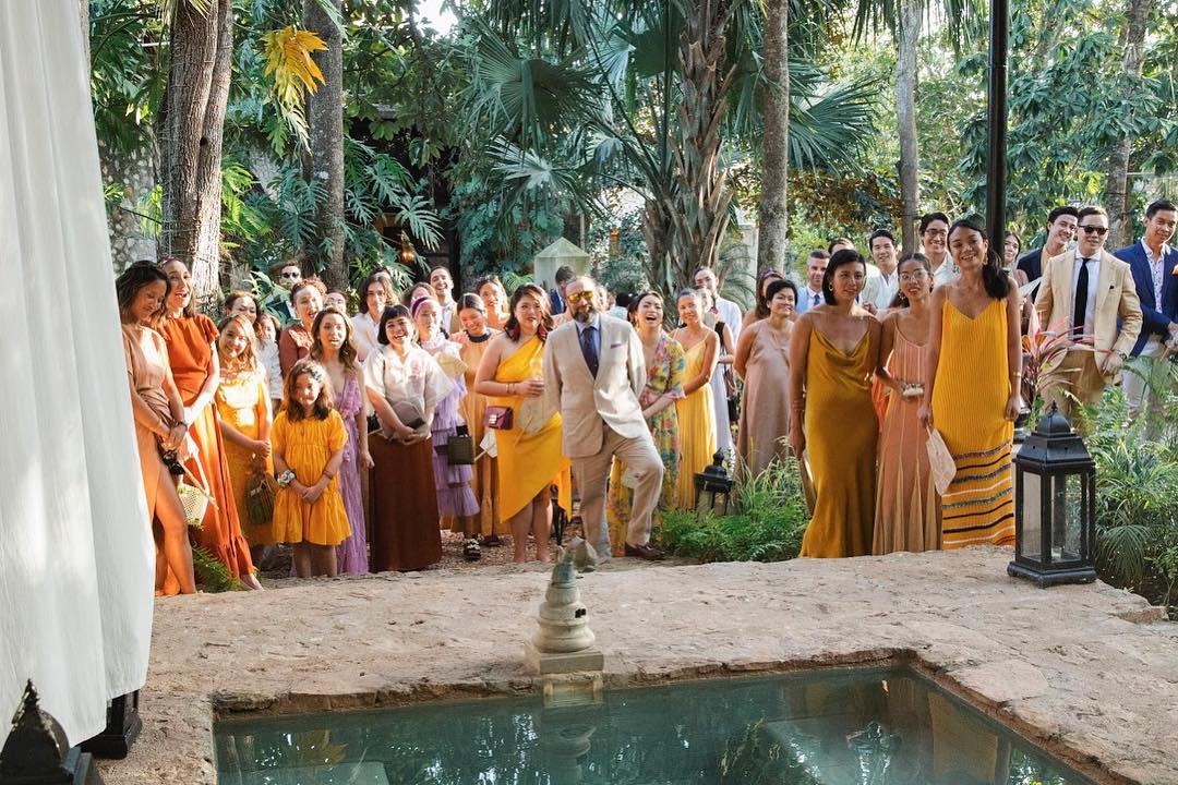 האורחים לבשו צהוב (צילום: אינסטגרם, paulinapaige)