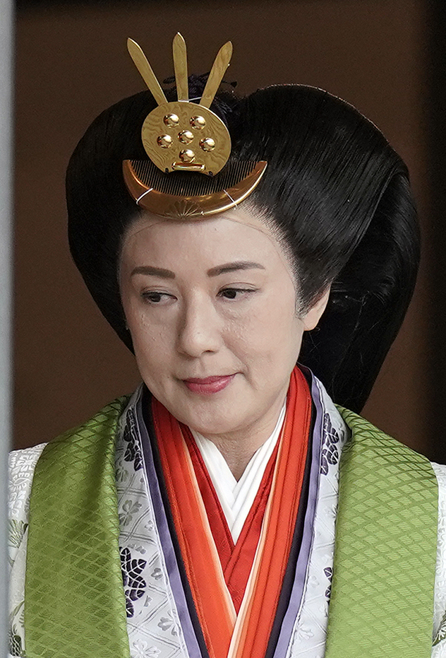הקיסרית מאסקו בבגדי ההכתרה המסורתיים (צילום: by Kimimasa Mayama/Pool/Getty Images)