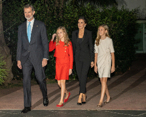 נסיכת ספרד הצעירה הולכת בעקבות הסטייל המושלם של אמא