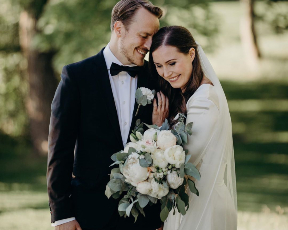 ראש ממשלת פינלנד התחתנה בשמלה ממוחזרת ומהממת