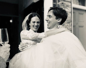 כשליידי מתחתנת: השחקנית נישאה בשמלת הכלה המושלמת לסתיו