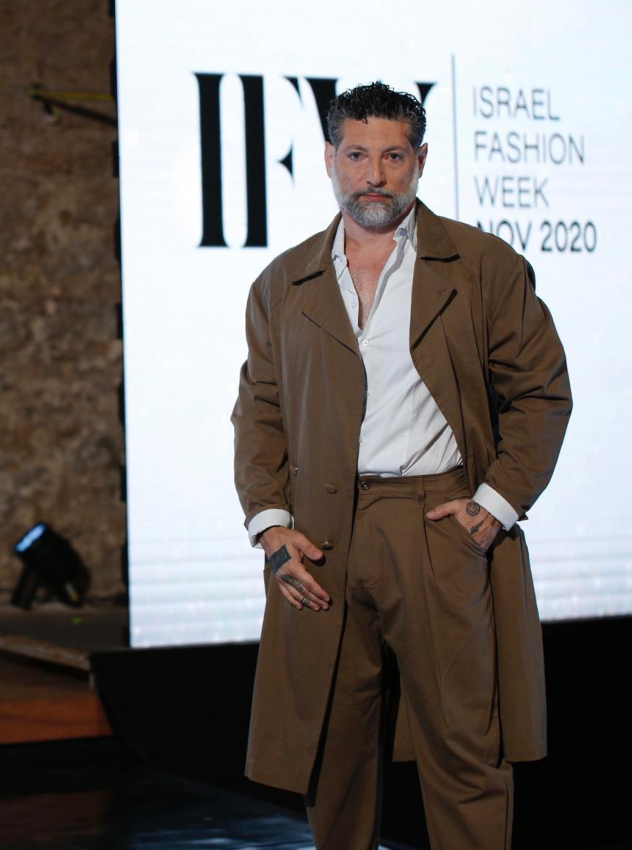 אסף גרניט לובש מעוז דהאן (צילום: אור גפן)