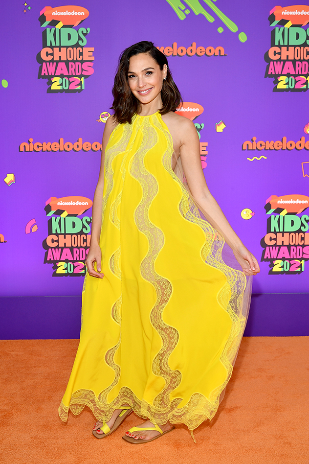 סנדלים לא צפויים (צילום: Amy Sussman/KCA2021/Getty Images for Nickelodeon)