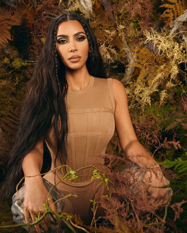 בג'ונגל עם מחוך (צילום: אינסטגרם, kimkardashian)