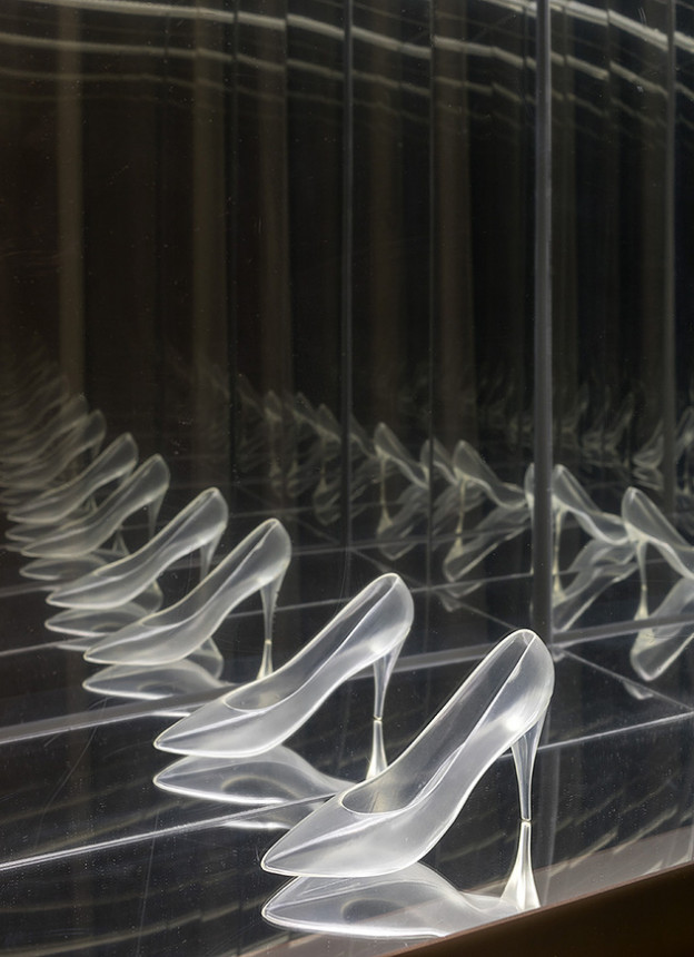האבולוציה התרבותית של נעלי הסינדרלה (צילום: אלעד שריג)