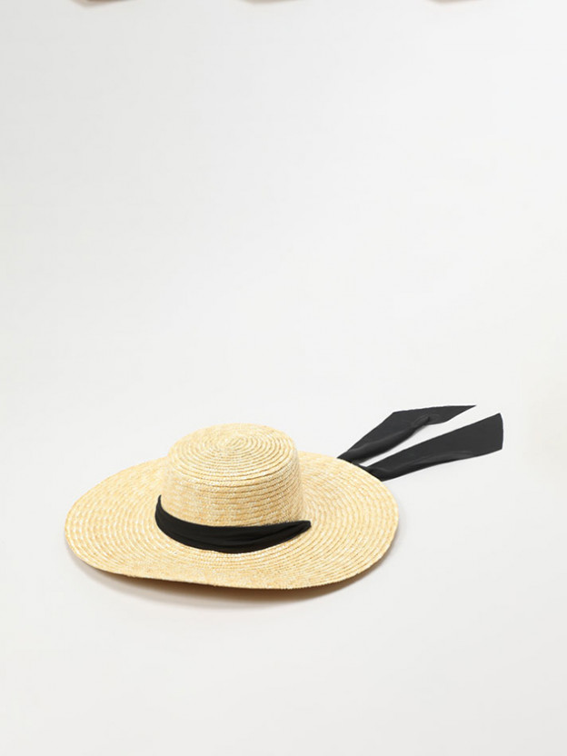 כובע קש עם סרט קשירה, מחיר: 59 שקלים (צילום: מתוך האתר)