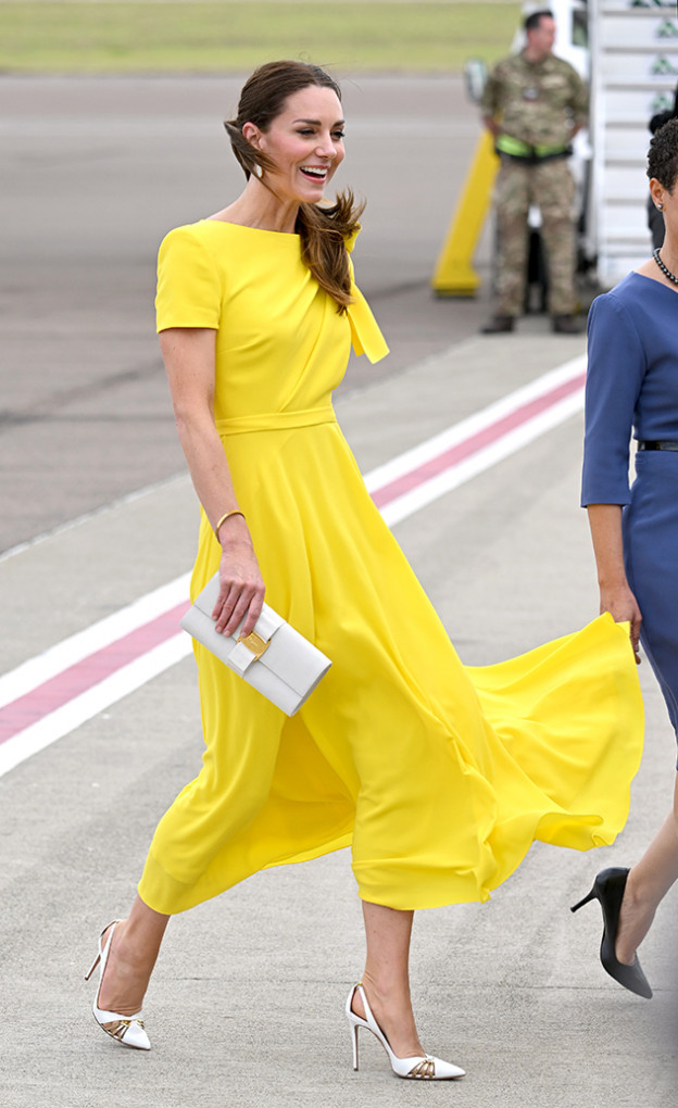 כשהיא עולה לטיסה היא לובשת צהוב (צילום: Karwai Tang לגטי אימג'ס)