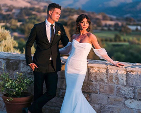 כוכבת "משפחה מודרנית" התחתנה בשמלה מדהימה