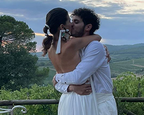 כזו עוד לא ראינו: הדוגמנית הישראלית התחתנה בשמלה מטורפת