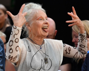 מעצבת האופנה המהפכנית ויויאן ווסטווד הלכה לעולמה בגיל 81