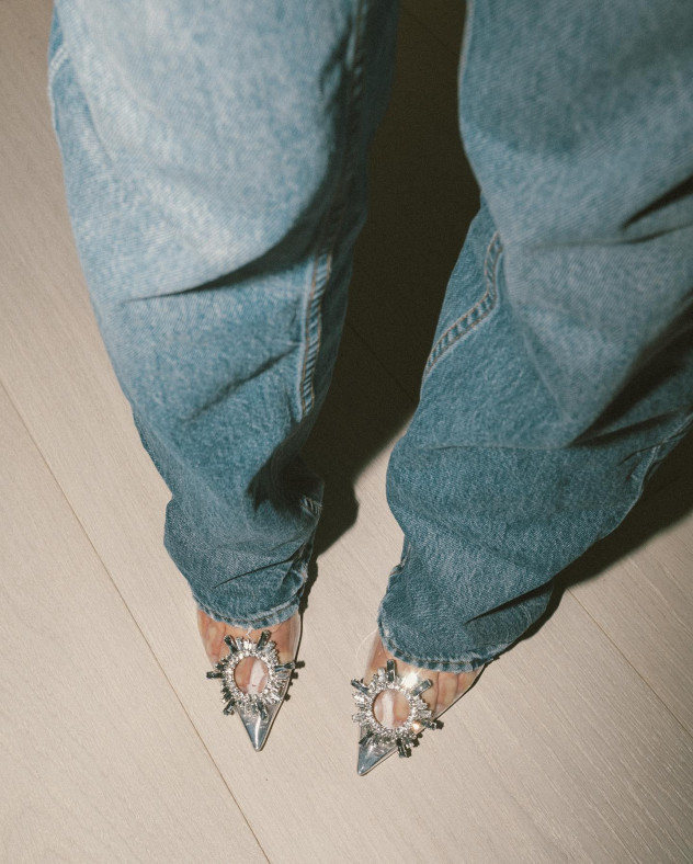 הנעליים של אמינה מואדי (צילום: אינסטגרם, coralsimanovich)