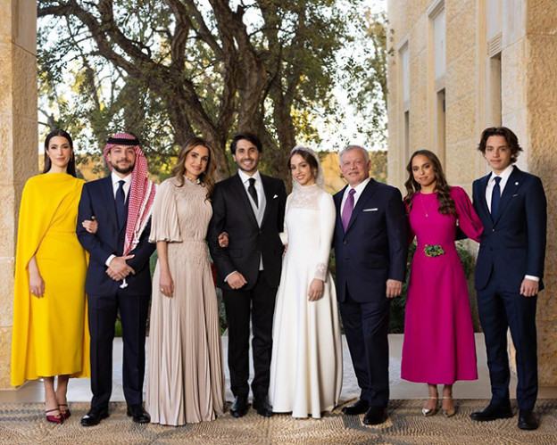 אירוע משפחתי עם שמלות קוטור (צילום: אינסטגרם royalfashionpolice)