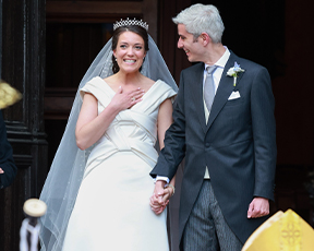 אחרי הביקורת: נסיכת לוקסמבורג התחתנה בשמלת כלה מרהיבה