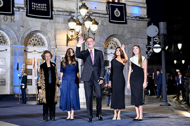 משפחת המלוכה מגיעה לטקס (צילום: גטי אימג'ס)